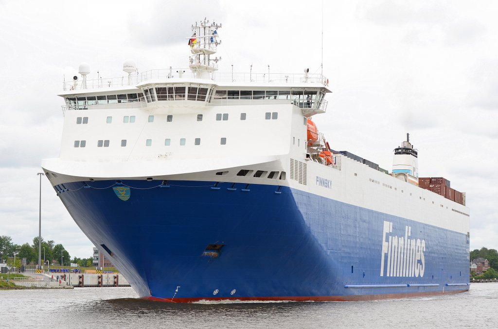 Sankt-Peterburgdagi trans xonimlar